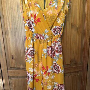 Colorful jumpsuit with cropped, wider legs